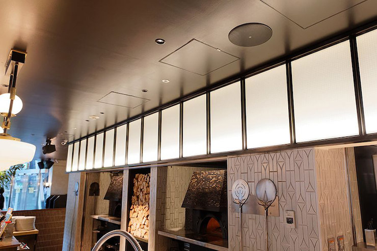 案例 | AG真人音响系统为 800°Degrees 燃木餐厅的用餐氛围提供音频解决方案
